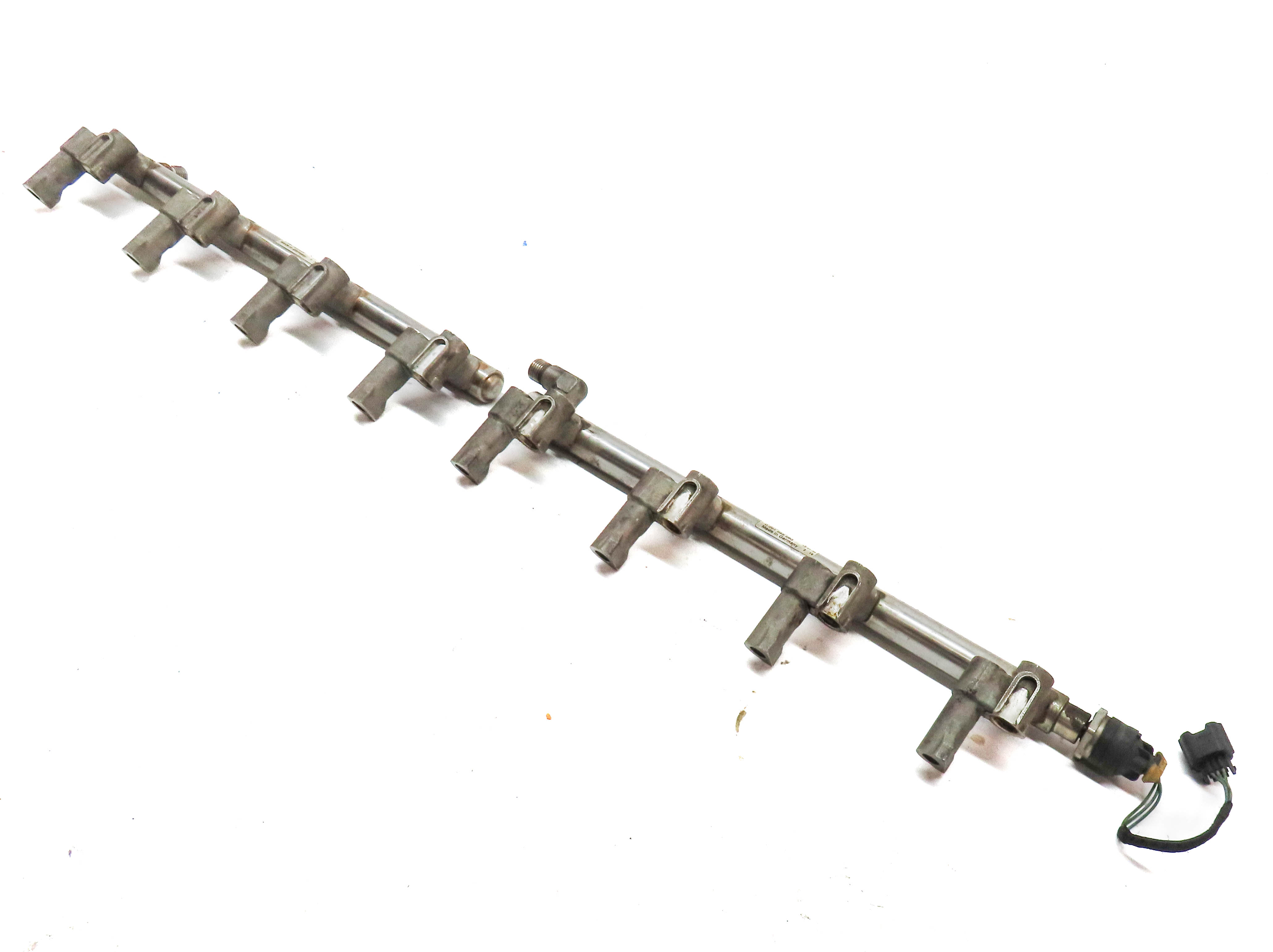 12 RANGE ROVER (L322) 5.0L SUPER LEFT & RIGHT FUEL RAIL & PRESSURE SENSOR SET/2 — exact item pictured
